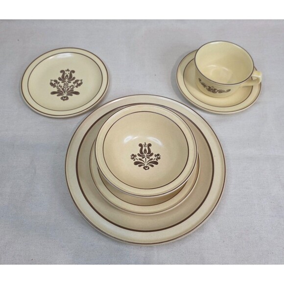 Vintage Pfaltzgraff Village 6-Piece Place Setting – 1970s Mark - US Stoneware - Picture 5 of 10